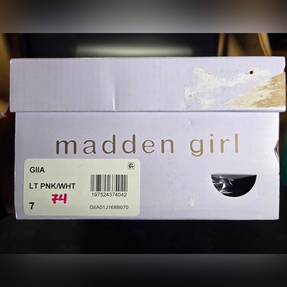 Madden Girl Giia Light Pink Suede Gum Sole Sneakers 7 W/ Box - Picture 15 of 15